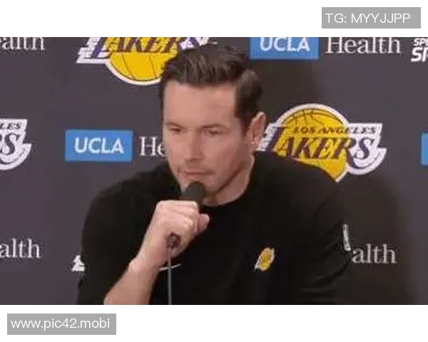 雷迪克:洛城德比前詹姆斯饱受偏头疼困扰,他的膝盖也酸痛 雷迪克:洛城德比前詹姆斯饱受偏头疼困扰,他的膝盖也酸痛